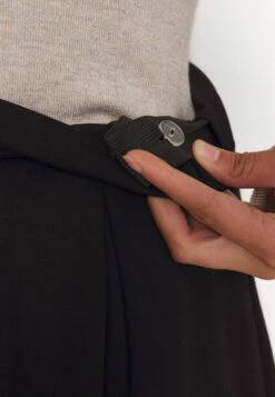 Anna Field Pleated Skirt - Black -Fashion Shop 0a595e0492054f1db9f62bb080a1285c