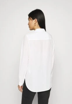Anna Field Basic Blouse With Front Pockets - Button-Down Blouse -Fashion Shop 25b2dcdd81114e48bf79bfc23d5bd020
