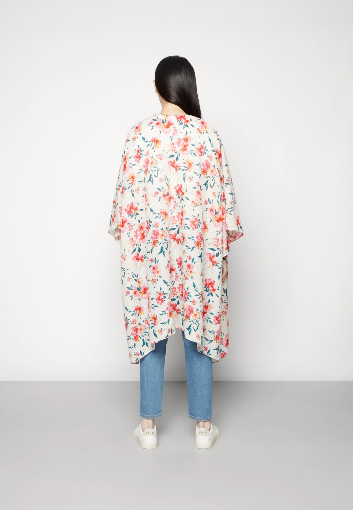 Anna Field Cape - Red 3 Anna Field Cape - Red - Image 3