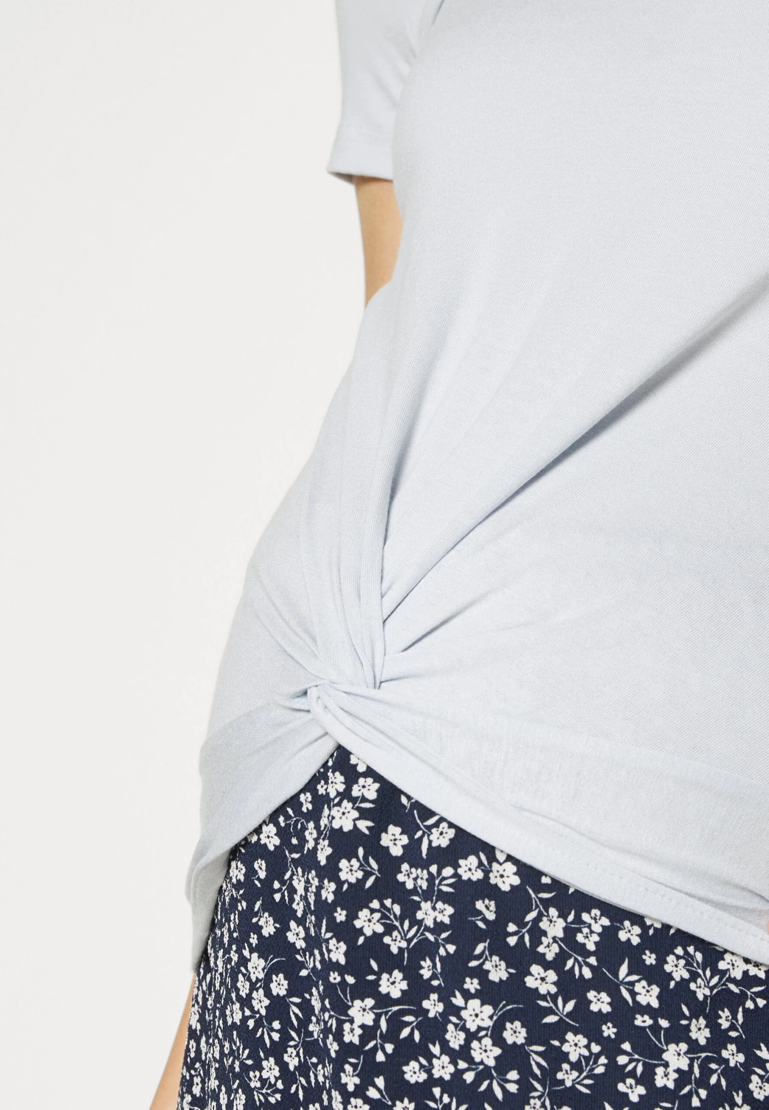 Basic T-Shirt - Light Blue 6 Basic T-Shirt - Light Blue - Image 6