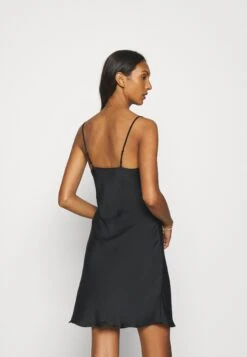 Anna Field Hammered Satin Nightie - Nightie - Black -Fashion Shop 582eef8b55cc48b49fe9b0e88e2892d9