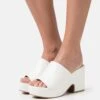 Wide Fit - Heeled Mules -White