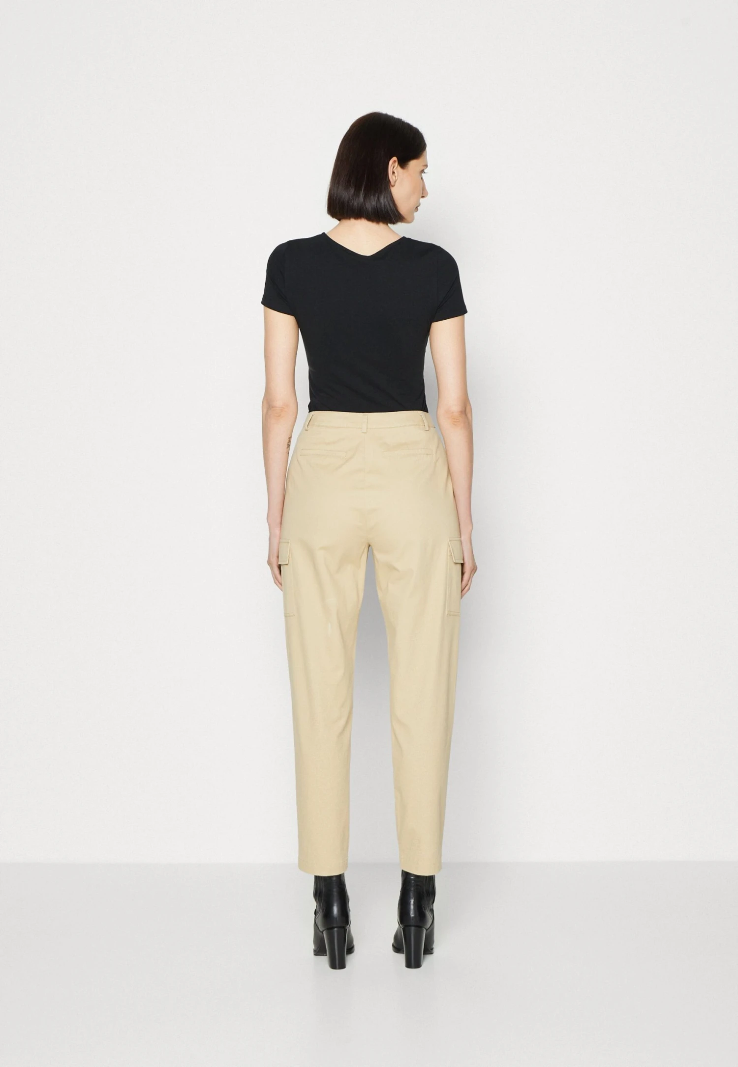 Anna Field Cargo Trousers - Beige 3 Anna Field Cargo Trousers - Beige - Image 3