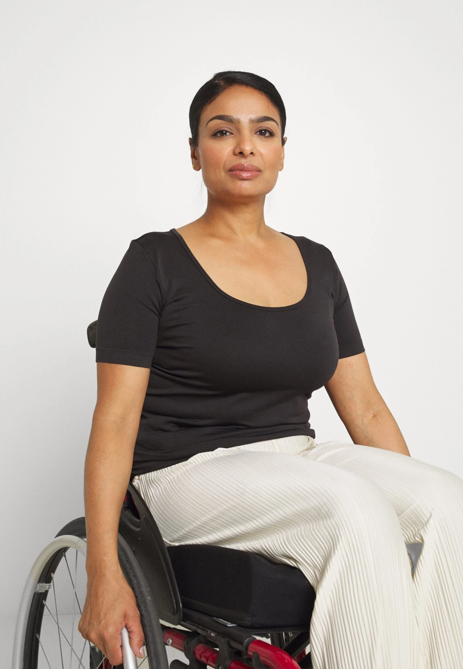 Anna Field Basic T-Shirt - Black 3 Anna Field Basic T-Shirt - Black - Image 3