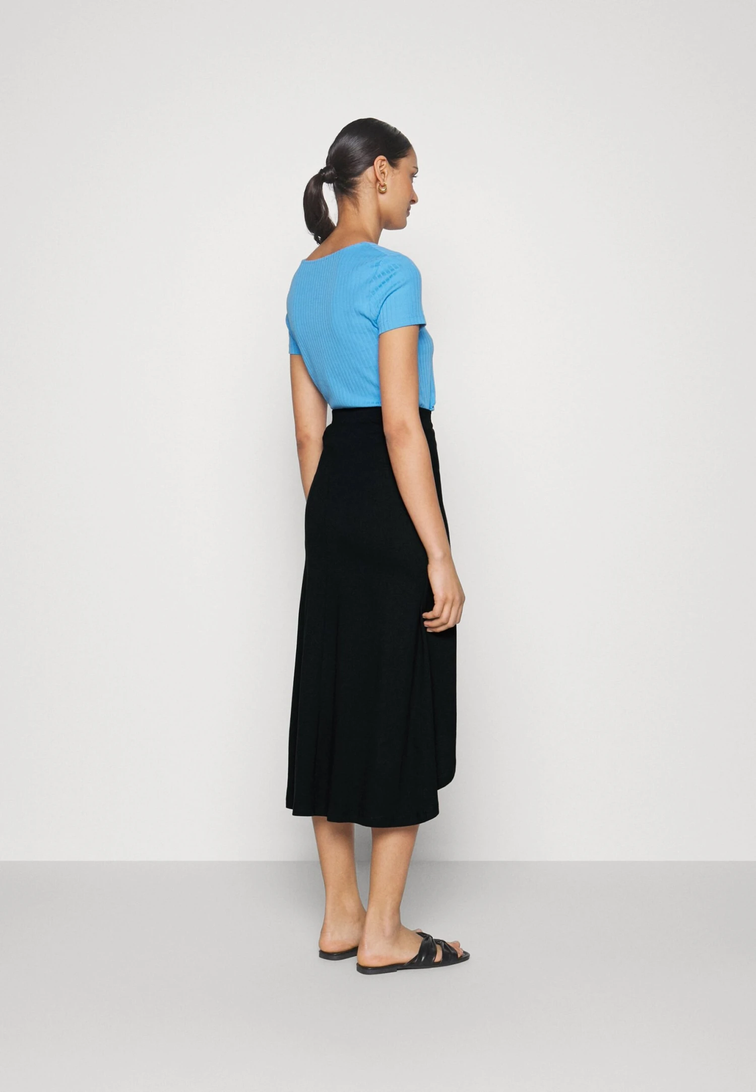 Anna Field Basic Wrap Over Midi Skirt- A-Line Skirt - Black 3 Anna Field Basic Wrap Over Midi Skirt- A-Line Skirt - Black - Image 3