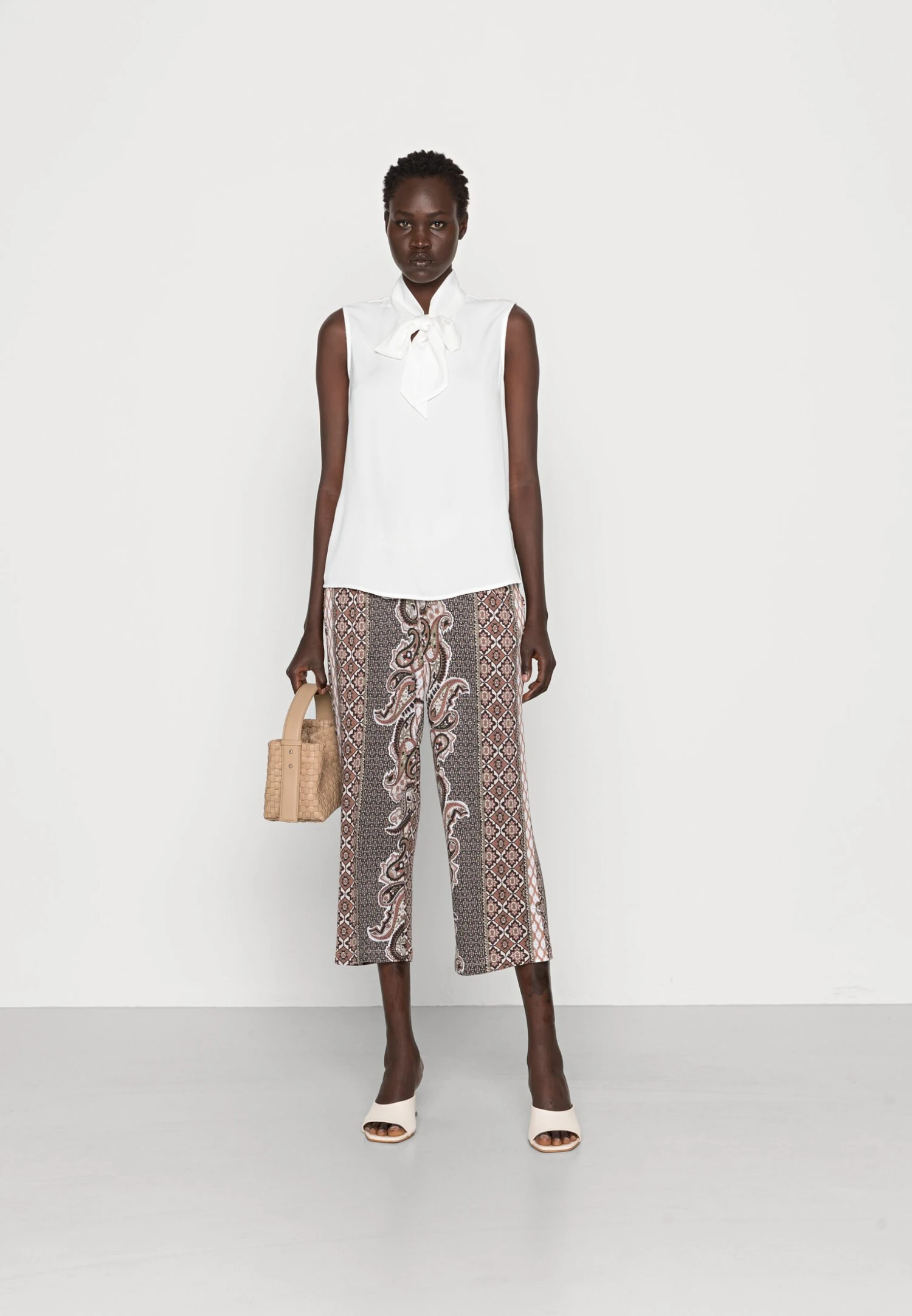 Anna Field Top - White 2 Anna Field Top - White - Image 2