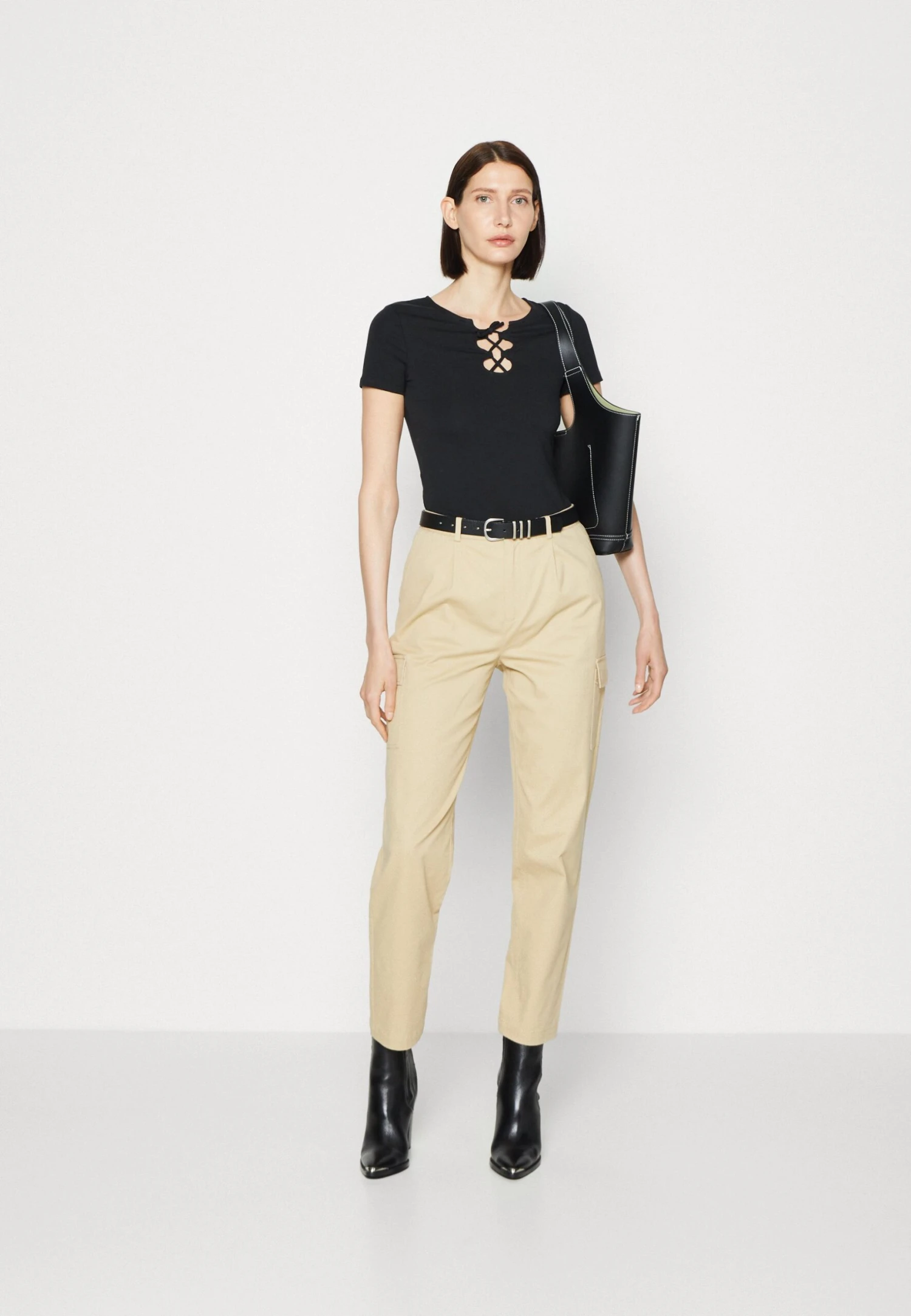 Anna Field Cargo Trousers - Beige 2 Anna Field Cargo Trousers - Beige - Image 2