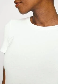 Basic T-Shirt - Off-White -Fashion Shop dc91d13f16f74c2796a301cd057132ce