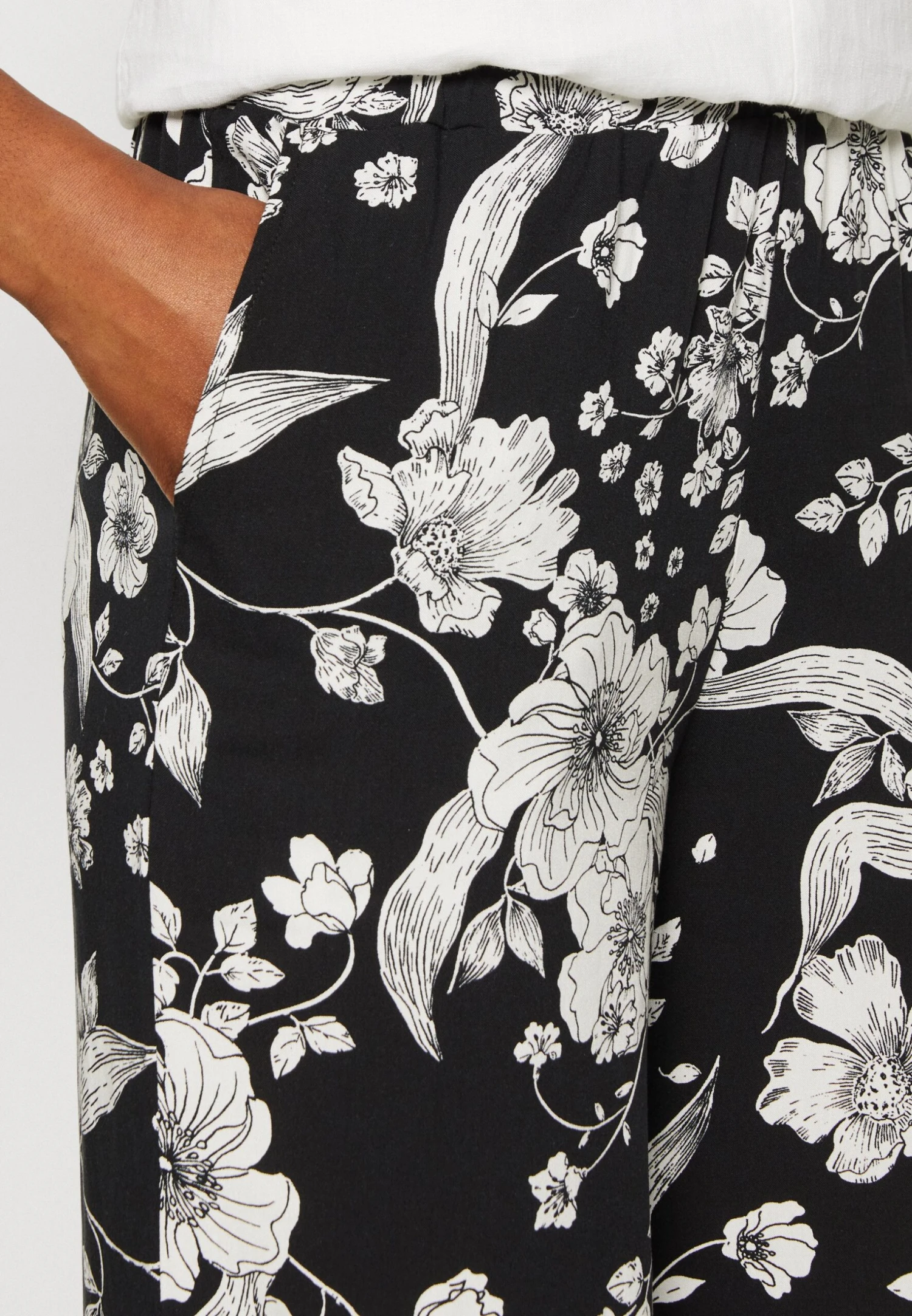 Anna Field Trousers - Black/Off White 4 Anna Field Trousers - Black/Off White - Image 4