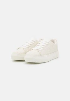 Trainers - Off-White 8 Trainers - Off-White -Fashion Shop eb7b164418c8464a827b0708f40bc634
